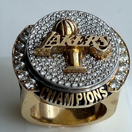 Anel dado aos Lakers por título de 2009 será leiloado em exposição de Kobe Bryant - Divulgação