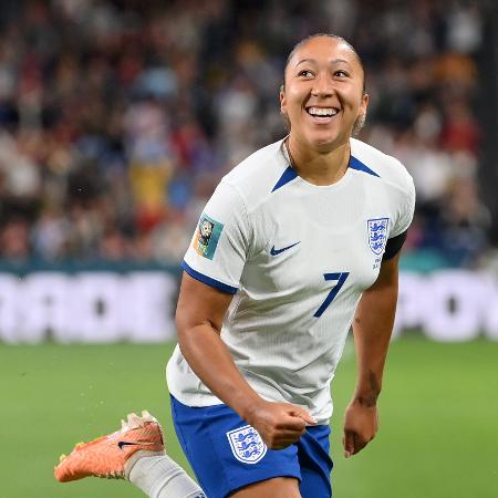 Lauren James, da Inglaterra, comemora gol contra a Dinamarca pela Copa feminina