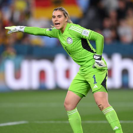 Catalina Pérez, goleira da Colômbia, em partida contra a Alemanha na Copa feminina