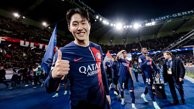 Kang-in Lee, do PSG, celebra vitória sobre o Milan em jogo da Liga dos Campeões