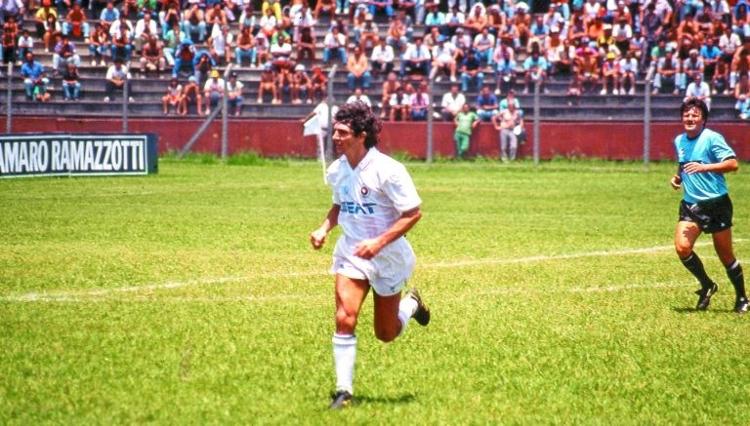 Paolo Rossi jogando no Estádio da USP, em 1989