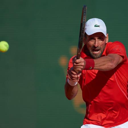 Novak Djokovic em ação nas quartas de final do Masters 1000 de Monte Carlo