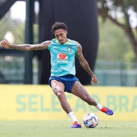 Raphinha, durante treino da seleção brasileira em Orlando