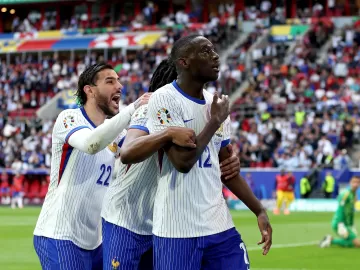 França vence a Bélgica com gol contra e vai às quartas da Eurocopa