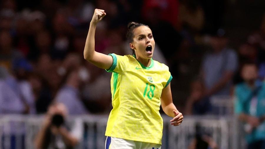 Gabi Portilho comemora gol em Brasil x França 