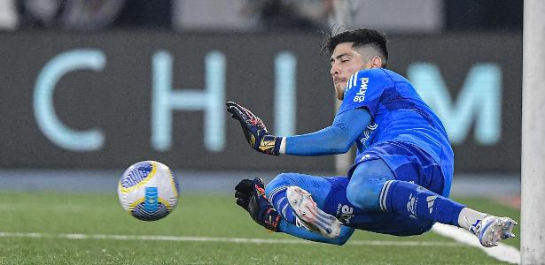 Rossi reconhece fadiga após derrota elástica do Flamengo.