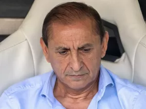 Ramon Diaz deveria ser implacavelmente suspenso por agressão a gandula