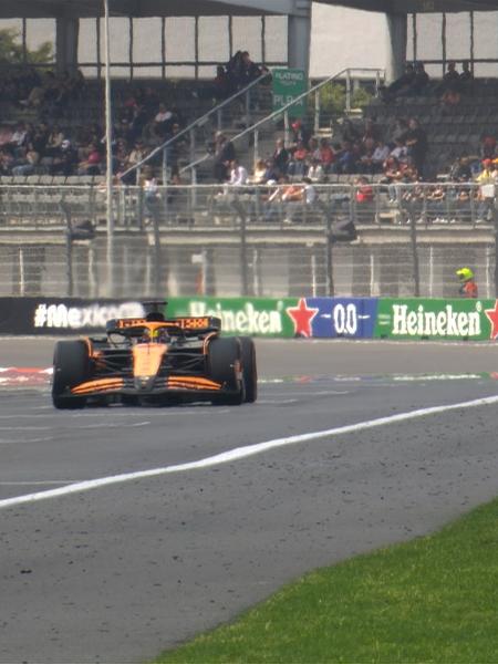 Oscar Piastri, da McLaren, durante o treino livre do GP da Cidade do México