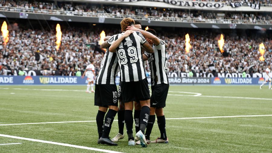 Jogadores do Botafogo celebram gol sobre o São Paulo em partida do Campeonato Brasileiro - Vítor Silva/Botafogo