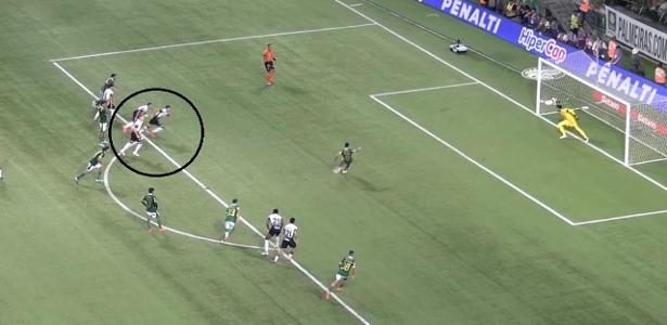 Palmeiras contesta invasão de campo no pênalti de Estêvão e aciona FPF