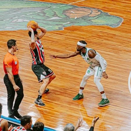 Bauru vence e elimina São Paulo no NBB Bauru vence e elimina São Paulo no NBB