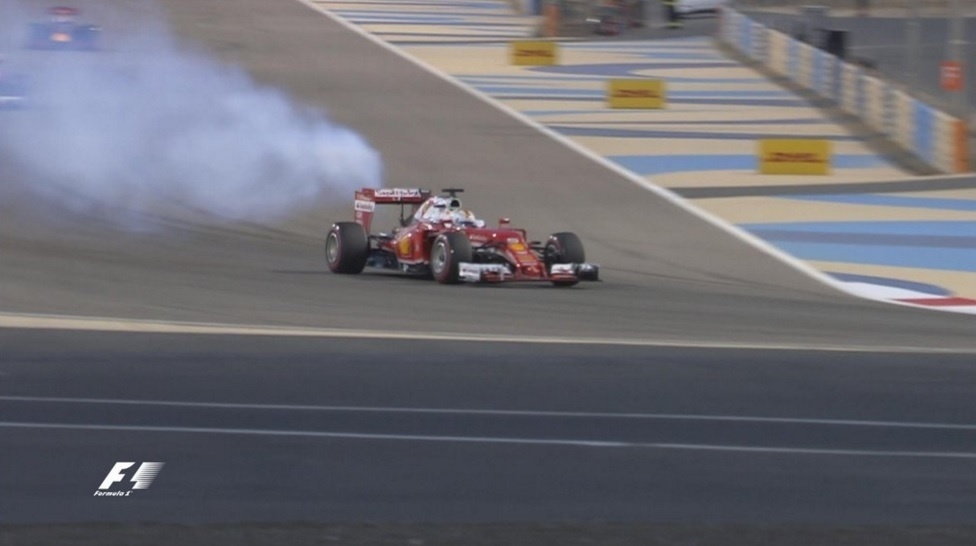 03.abr.2016 -  Sebastian Vettel tem problemas no carro na volta de apresentação e abandona a corrida antes da largada - Fórmula 1