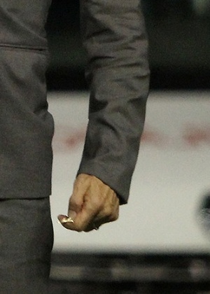 Técnico Milton Mendes segura um terço durante os 90 minutos do jogo - Paulo Fernandes / Flickr do Vasco - Paulo Fernandes / Flickr do Vasco