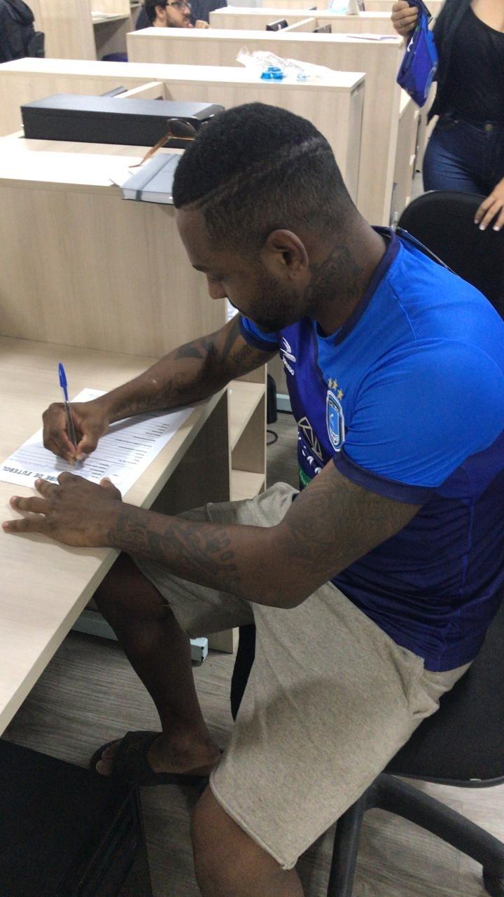 Atacante Jobson assina contrato com o Capital-DF - undefined