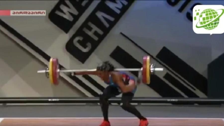Gaelle Nayo Ketchanke quebra o braço em torneio de levantamento de peso - Reprodução