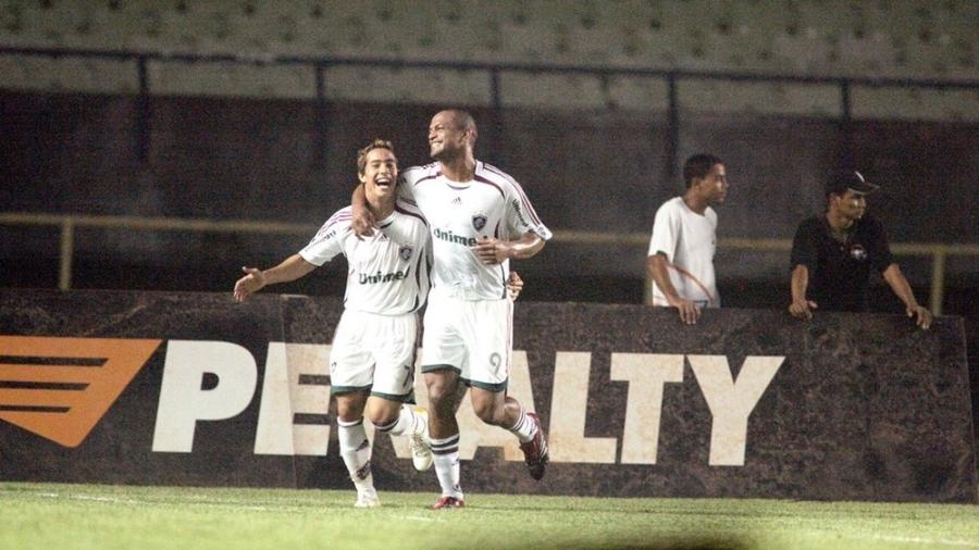 Autor de dois gols no jogo de 2006, Tuta comemora com Lenny - Gustavo Pellizzon