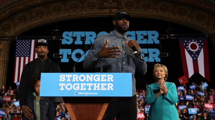 LeBron James, durante comício de Hillary Clinton, em 2016 - Justin Sullivan/Getty Images - Justin Sullivan/Getty Images