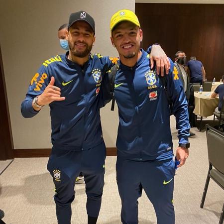 Gabriel Menino posa ao lado de "ídolo" Neymar na seleção brasileira - Reprodução/Instagram