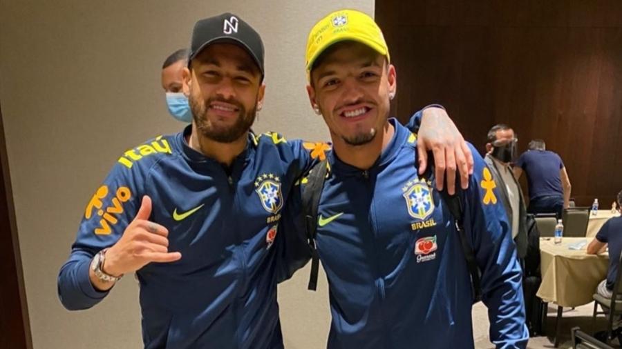 Gabriel Menino posa ao lado de "ídolo" Neymar na seleção brasileira - Reprodução/Instagram