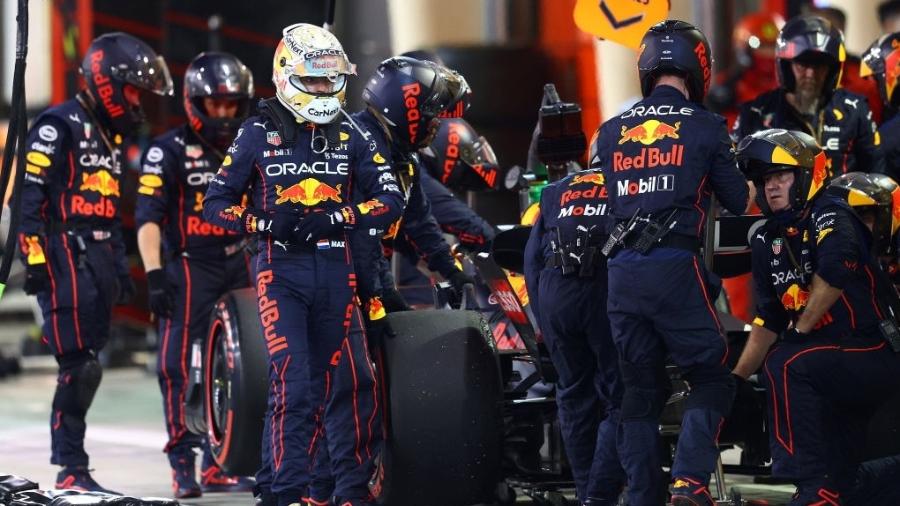 Max Verstappen (Red Bull) abandona o GP do Bahrein de Fórmula 1 em 2022 - Clive Rose - Formula 1
