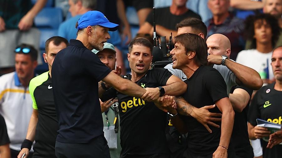 Thomas Tuchel e Antonio Conte discutem em partida entre Chelsea e Tottenham - Chris Brunskill/Fantasista/Getty Images