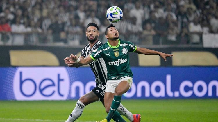 Rony, do Palmeiras, em ação contra o Atlético-MG, no 1º turno do Brasileirão