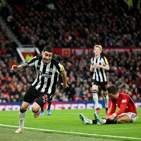 Miguel Almirón celebra seu gol pelo Newcastle contra o Manchester United pela Copa da Liga Inglesa