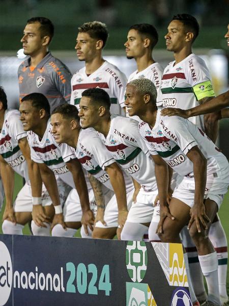 Jogadores do Fluminense posam antes de partida contra o Audax