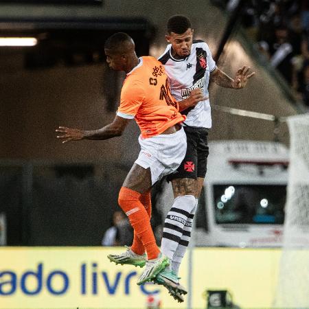 Bill, do Nova Iguaçu, autor do gol contra o Vasco