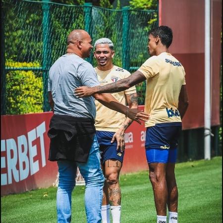 Aloísio Chulapa visita CT do São Paulo  -  Erico Leonan / saopaulofc.net