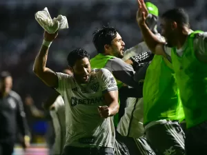 Hulk faz pintura e garante o Atlético-MG na final da Copa do Brasil