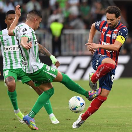 Everton Ribeiro, do Bahia, em ação durante jogo contra o Atlético Nacional pela Libertadores Everton Ribeiro, do Bahia, em ação durante jogo contra o Atlético Nacional pela Libertadores