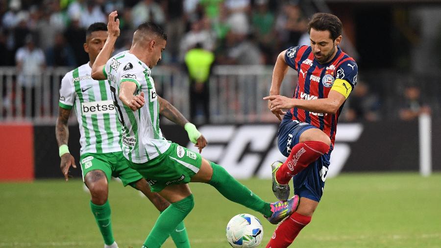 Everton Ribeiro, do Bahia, em ação durante jogo contra o Atlético Nacional pela Libertadores Everton Ribeiro, do Bahia, em ação durante jogo contra o Atlético Nacional pela Libertadores