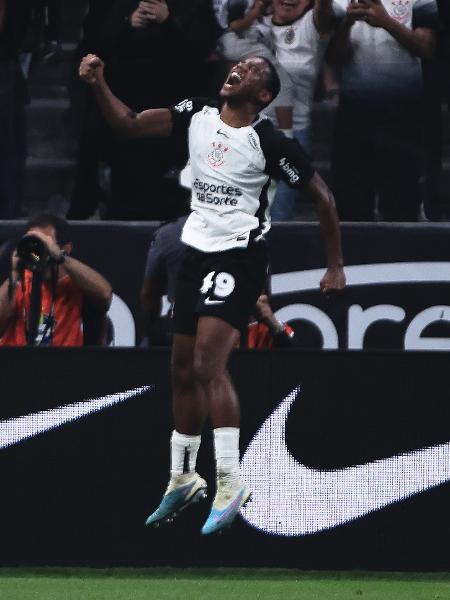 André, do Corinthians, celebra gol sobre o Mirassol em jogo do Brasileirão