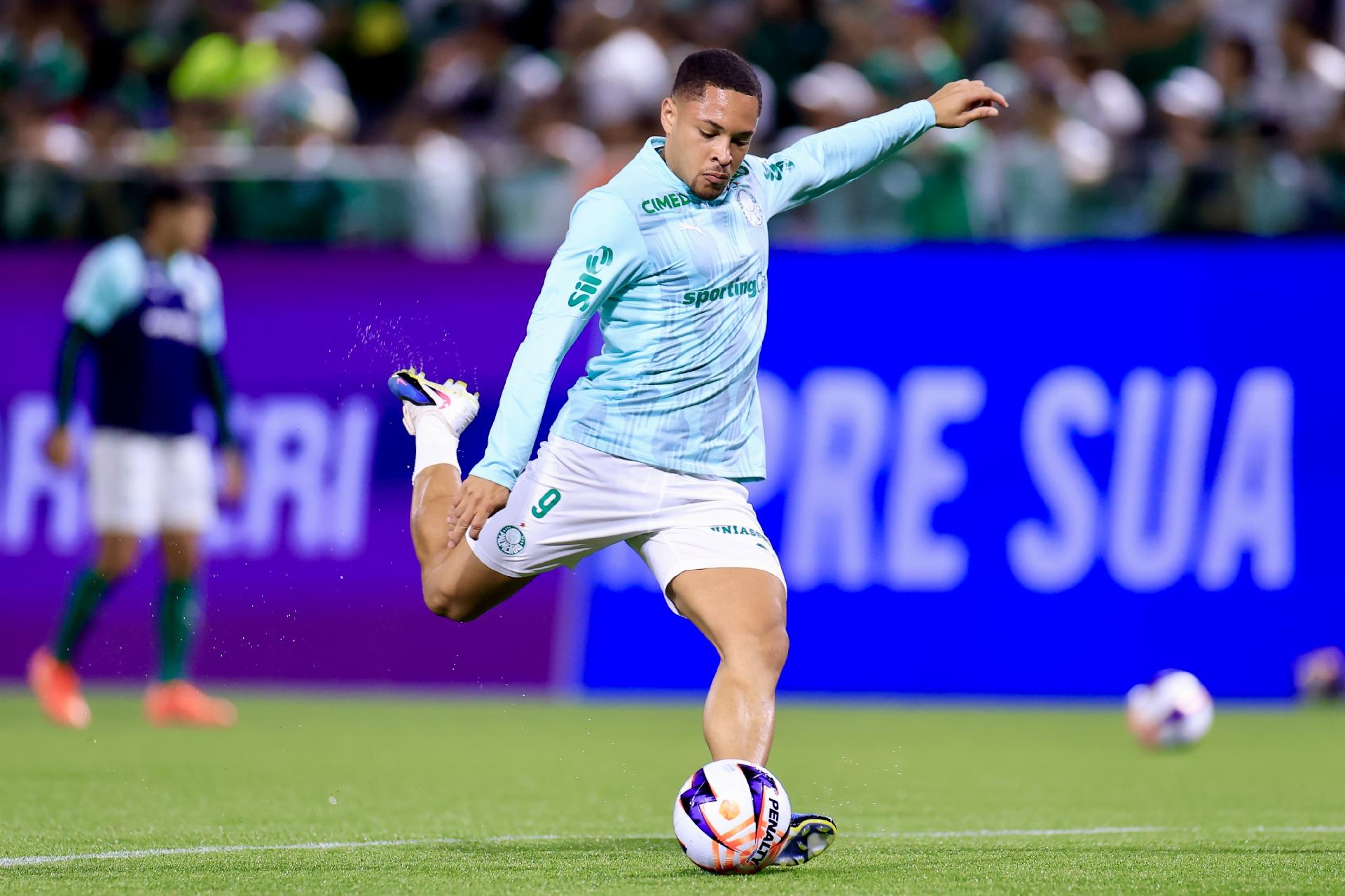 Vitor Roque, atacante do Palmeiras - undefined