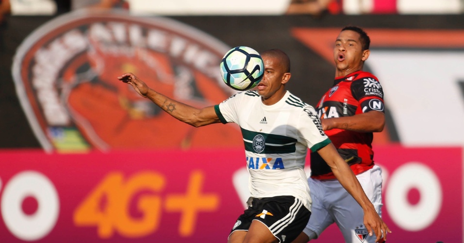 Mais futebol: Atlético-GO vence e freia reação do Coritiba, que havia ganho duas