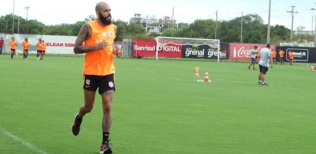 Danilo Fernandes treina separado do elenco do Internacional no CT Parque Gigante - Marinho Saldanha/UOL
