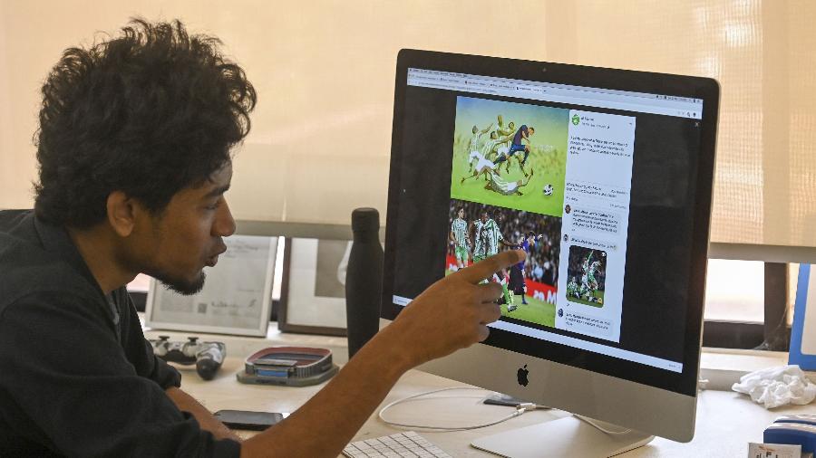 Arquiteto de Bangladesh Suhas Nahian, de 29 anos, explica semelhança entre seu desenho e gol de Messi - MUNIR UZ ZAMAN/AFP
