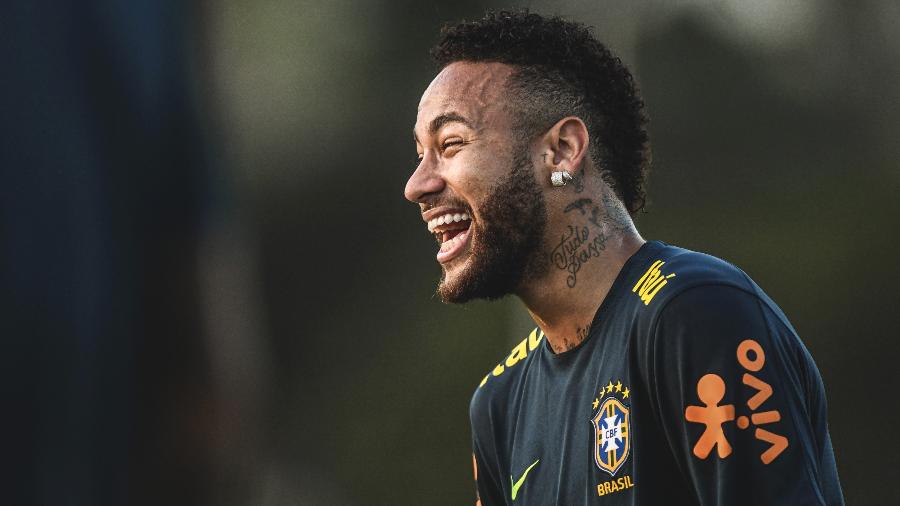 Neymar foi escalado entre os titulares da seleção brasileira no treino em Cingapura - Pedro Martins/Mowa Press