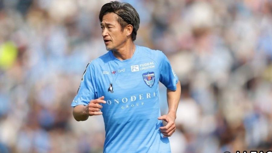 Atacante do Yokohama FC é o profissional do futebol mais velho do mundo; ele jogou no Brasil nos anos 80 - Divulgação