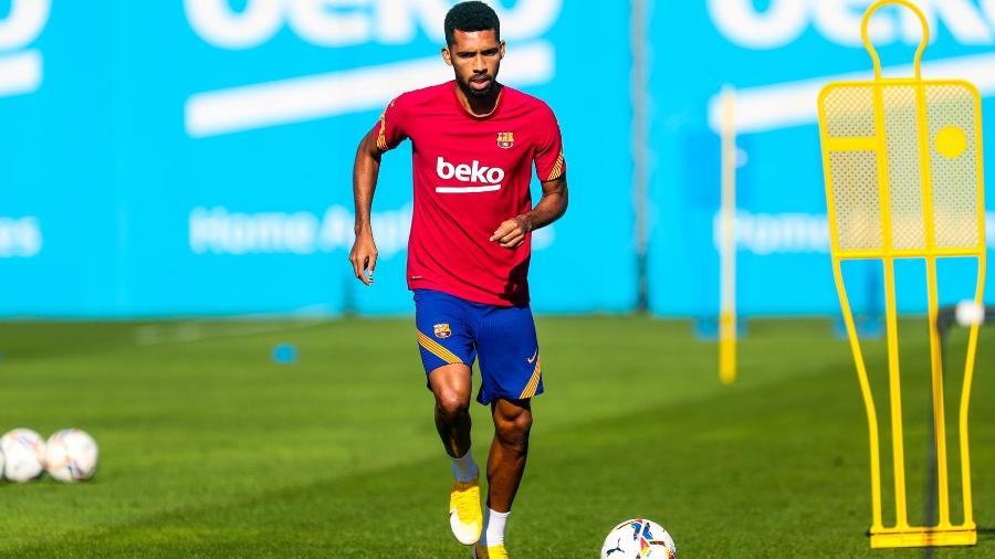 Matheus Fernandes se recuperou de lesão e está à disposição do Barcelona - Divulgação/Barcelona