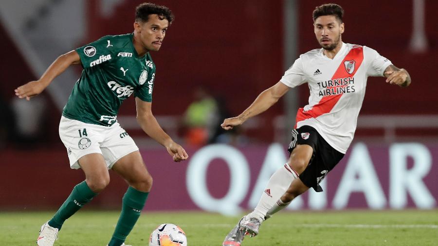 Gustavo Scarpa na vitória do Palmeiras sobre o River Plate no jogo de ida da semifinal da Libertadores 2020 - Juan I. Roncoroni ? Pool/Getty Images