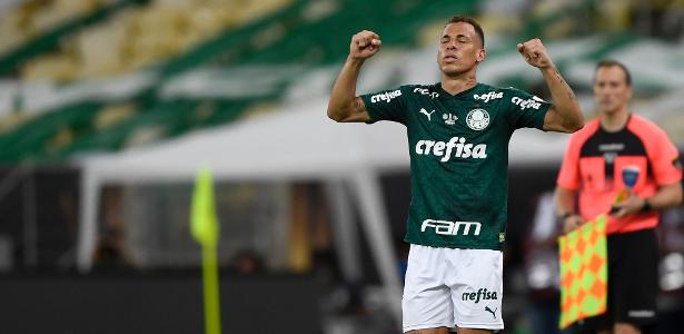 Palmeiras bate Santos com gol nos minutos finais e conquista bi da