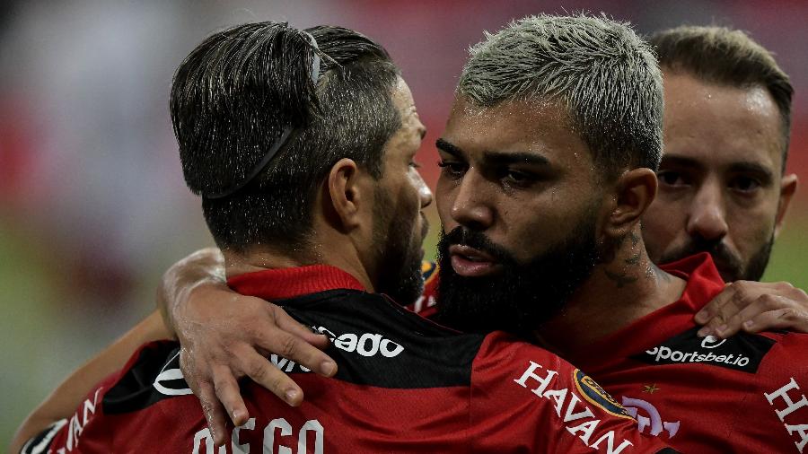 Gabigol celebra com Diego e Bruno Henrique gol marcado pelo Flamengo  - Thiago Ribeiro/AGIF