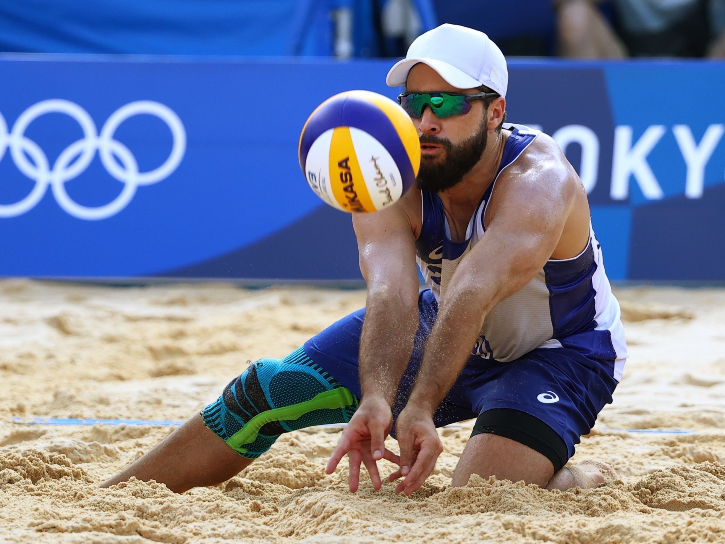 Brasiliense Bruno Schmidt é eleito o melhor jogador de vôlei de praia da  temporada em 2015