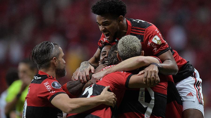 Atletas do Flamengo após gol de Willian Arão contra o Olimpia, pela Libertadores - Staff Images / CONMEBOL