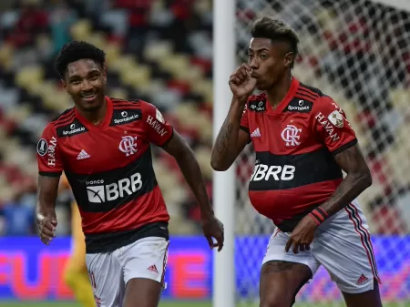 Lateral de atuação 'mágica' pelo Flamengo na Libertadores saiu de