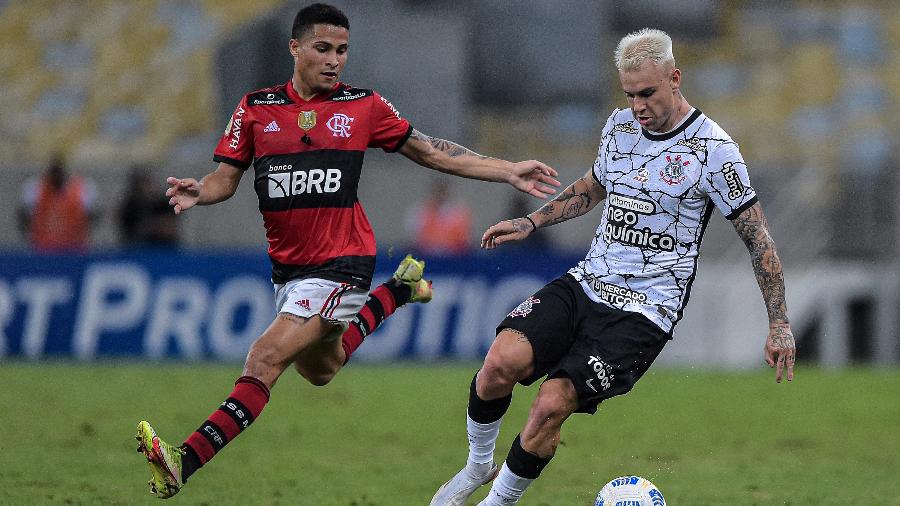 Róger Guedes em ação com a camisa do Corinthians em partida contra o Flamengo - Thiago Ribeiro/AGIF