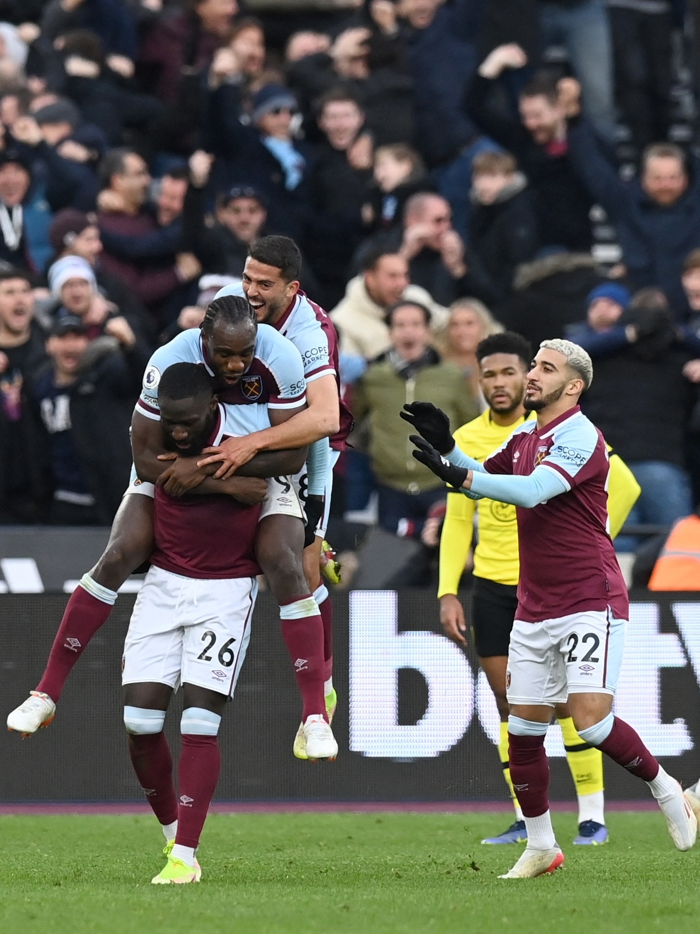 Manchester City derruba mais um e segue 100% na Premier League