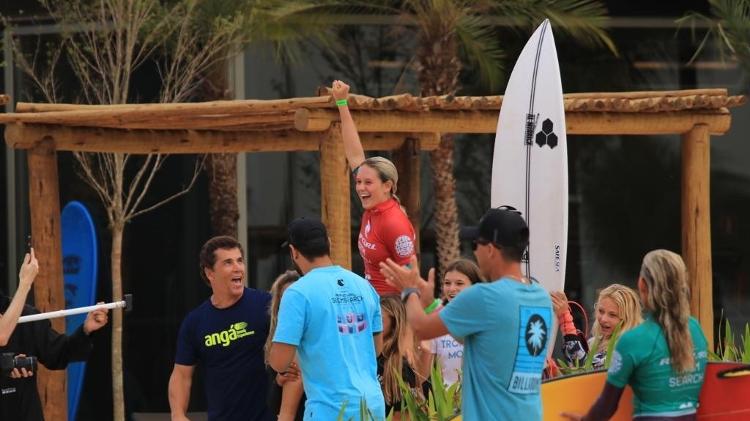 Bela Nalu comemora título no Rip Curl Grom Search - Adriano Feres/Divulgação - Adriano Feres/Divulgação